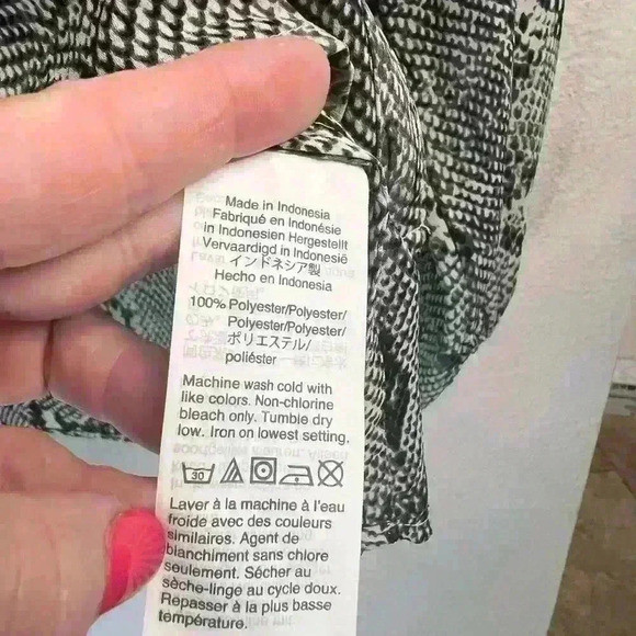 J.Crew Factory Snake Print long sleeve Blouse in size Small. - Picture 5 of 5